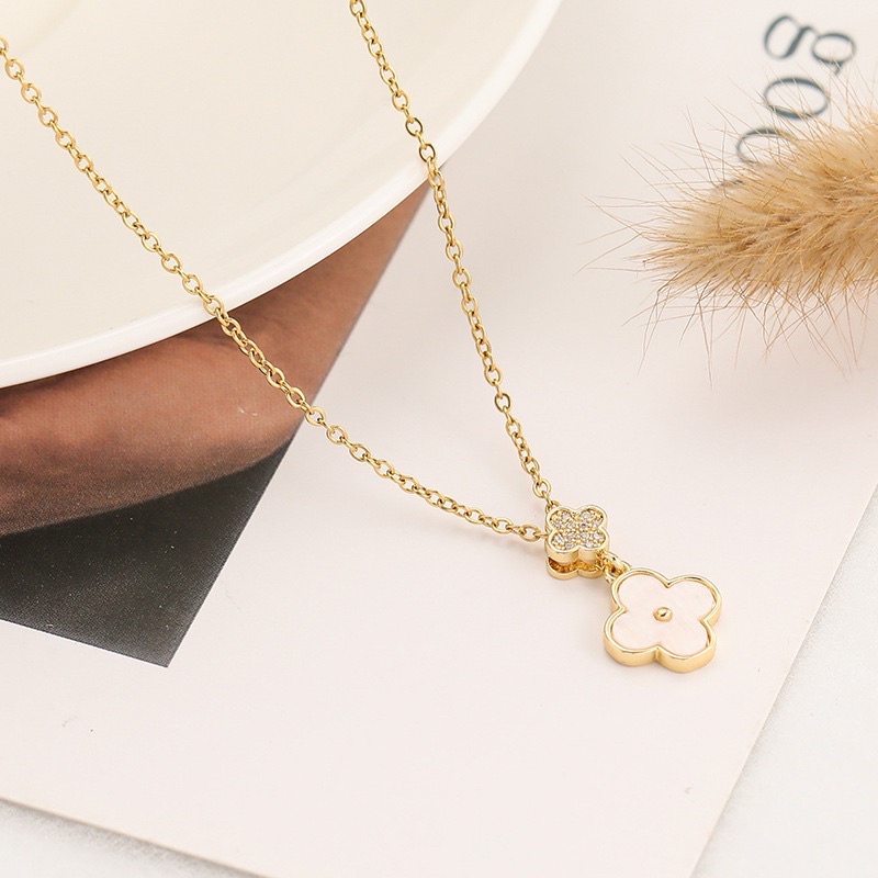 kalung clover bunga putih cantik titanium asli