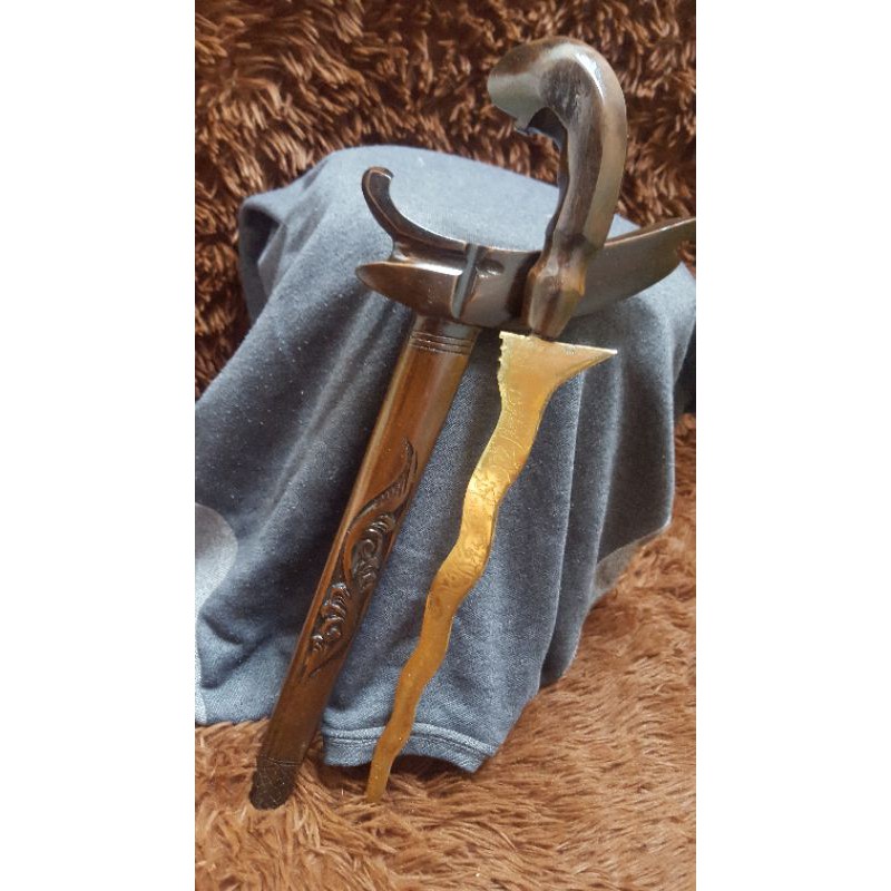 KERIS KAYU UKIR BILAH KUNINGAN