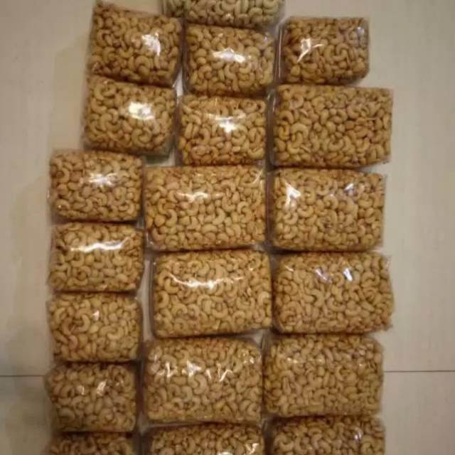 

Kacang mede kwalitas super premium 1kg