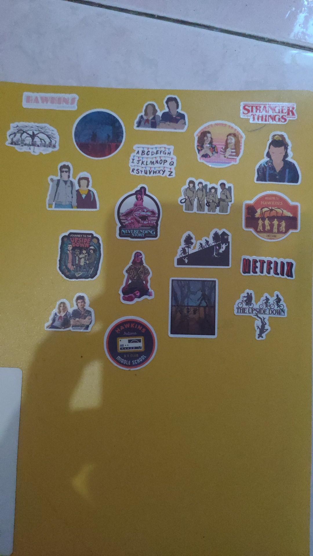 Stranger Things Netflix Sticker Stiker Logo Tumblr Vinyl Decal Laptop Koper Helm Mobil Motor Kulkas