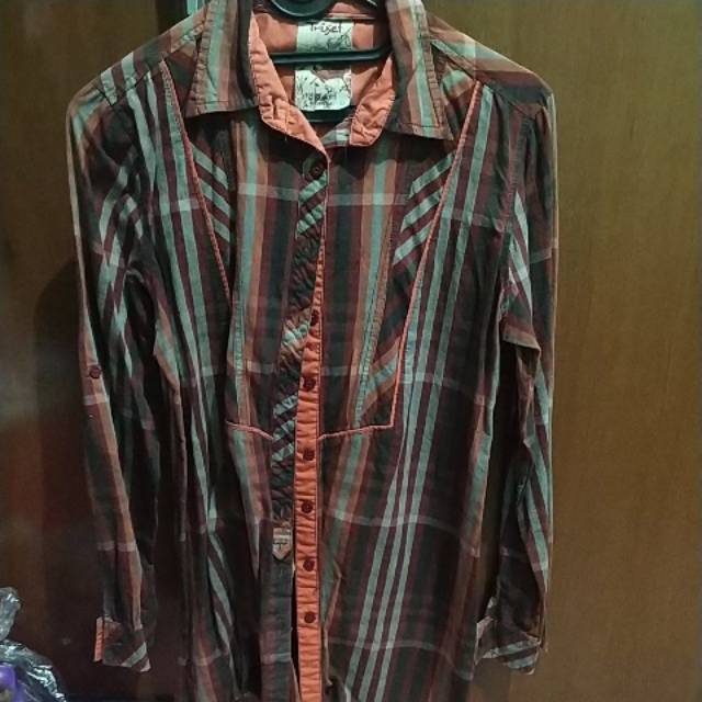 Kemeja preloved triset