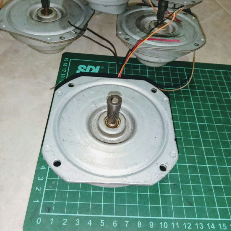 DINAMO SERVO  DC 24V 1900RPM MODEL Y-703-104