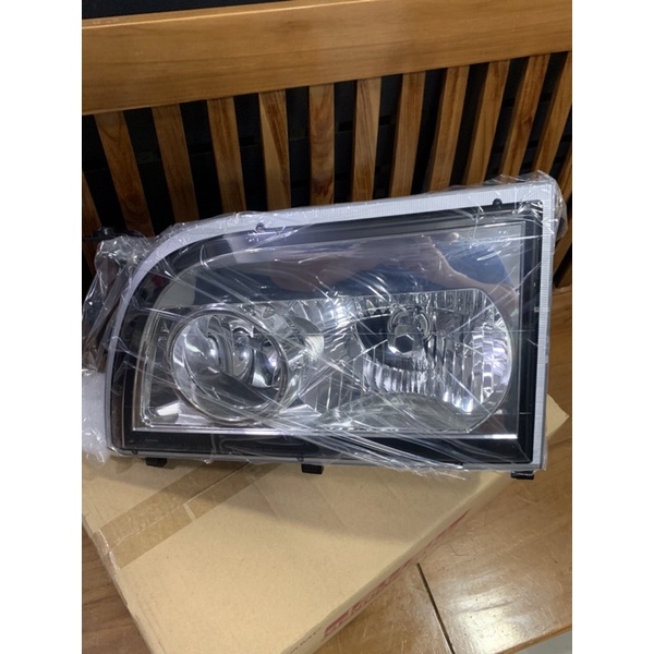 Headlamp Lampu Depan KIRI NKR55 New Facelift Euro2 7-41020 211-A