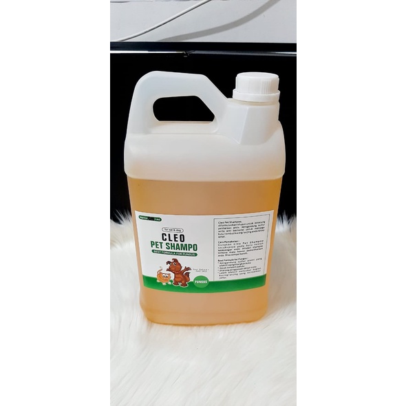 Cleo Shampo Anti Fungus/Jamur untuk anjing dan kucing 5 liter