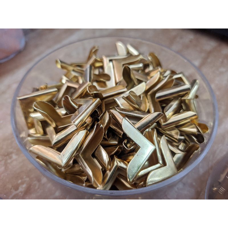 pengaman pojokan kitab