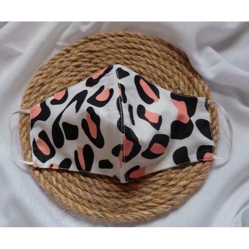 Masker kain motif leopard