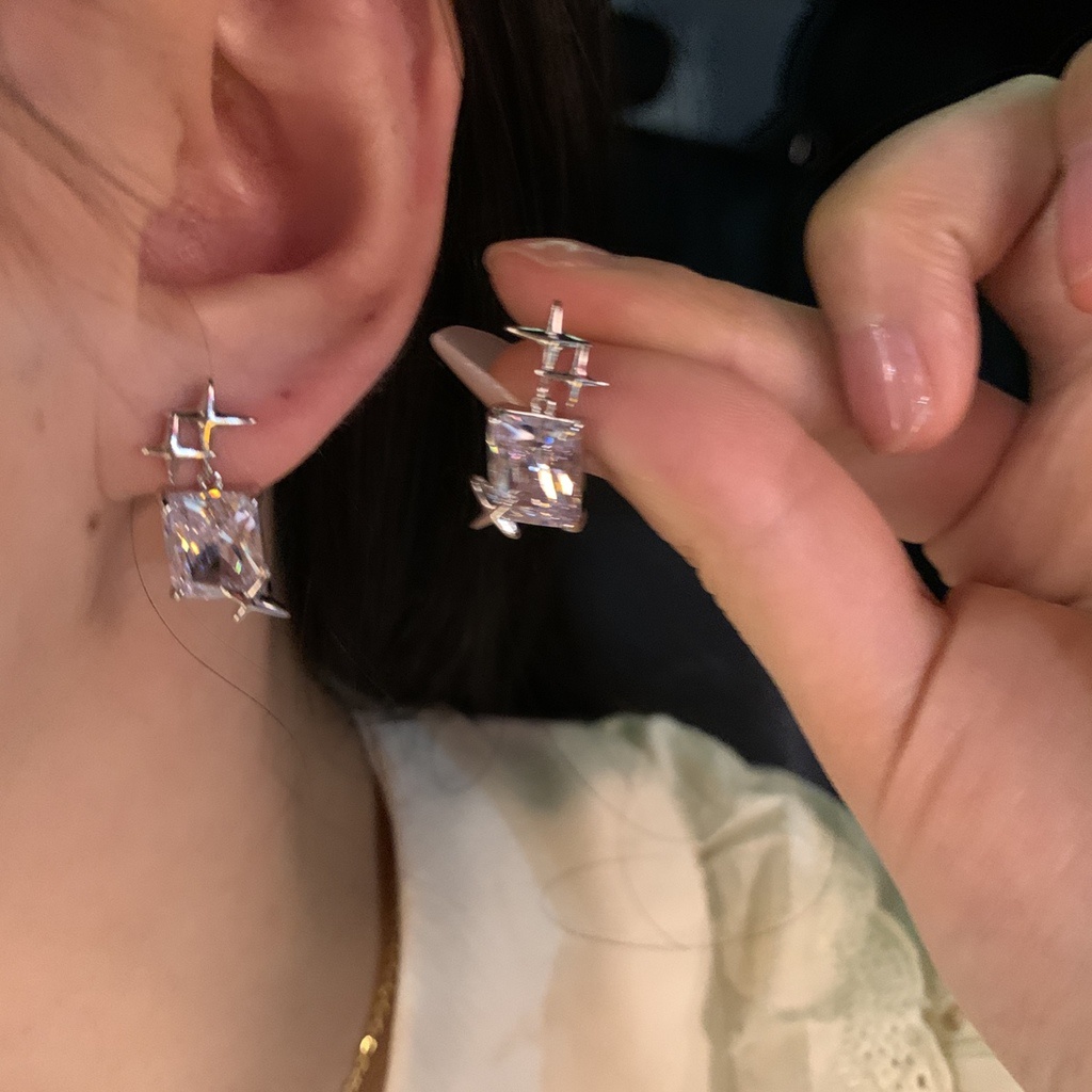 Anting Tusuk Bentuk Bintang / Persegi Hias Berlian Imitasi Simple Untuk Wanita