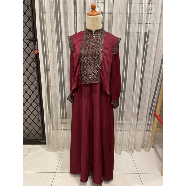 dress warna maroon zoya x ivan gunawan