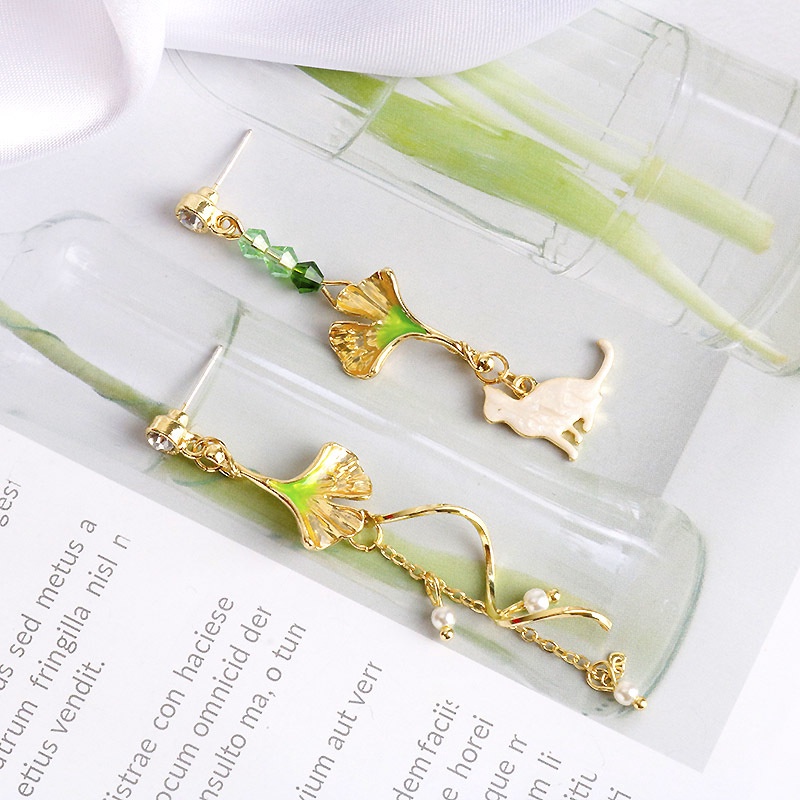 Anting Tusuk Asimetris Desain Daun Ginkgo Kucing Bahan 925 Silver Untuk Wanita