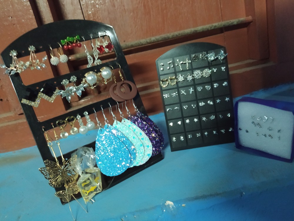 Stand Holder Display Anting Bahan Plastik Dengan 48 Lubang