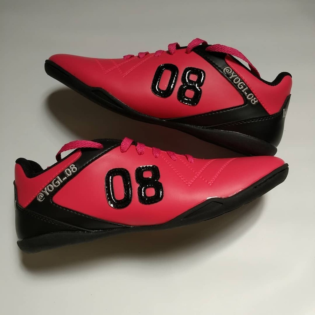 Sepatu 38