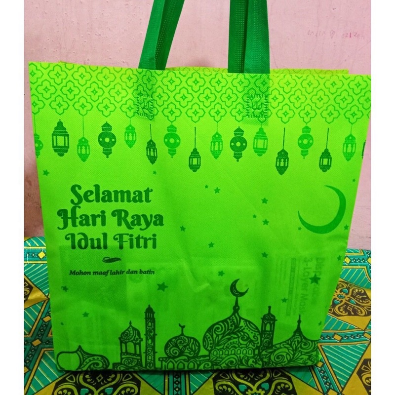 

Tas Parcel Lebaran ukuran 38x45x10cm (12lembar)