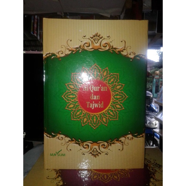 Alquran dan tajwid terjemahan ukuran standar besar hvs