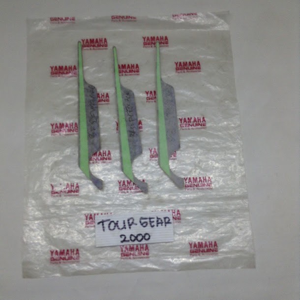 STIKER BAGIAN SIRIP JOK SEBELAH KIRI WARNA HIJAU BIRU TUA YAMAHA RXZ 3RS-F477X-C0