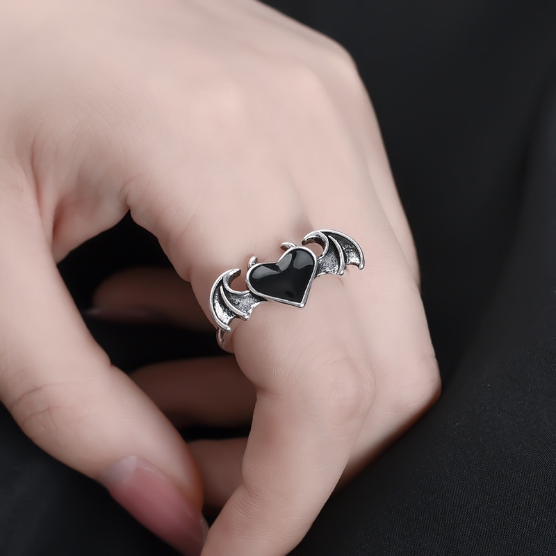 Cincin Model Terbuka Desain Sayap Iblis Hati Warna Hitam Gaya Vintage Punk Untuk Pria Dan Wanita