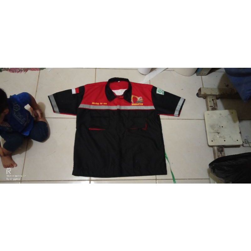 wearpack atasan model resleting lengan pendek hitam merah baju kerja pria hem lengan pendek bordir