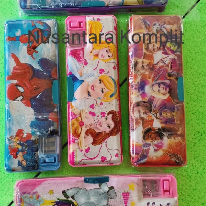 

Bergaransi Tempat Pensil Karakter Plastik Buka Tutup Depan Belakang Bagus