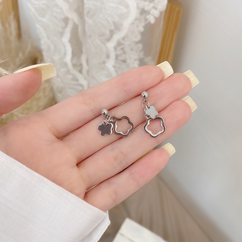 Anting Tusuk Motif Bunga Hollow Simple Untuk Wanita