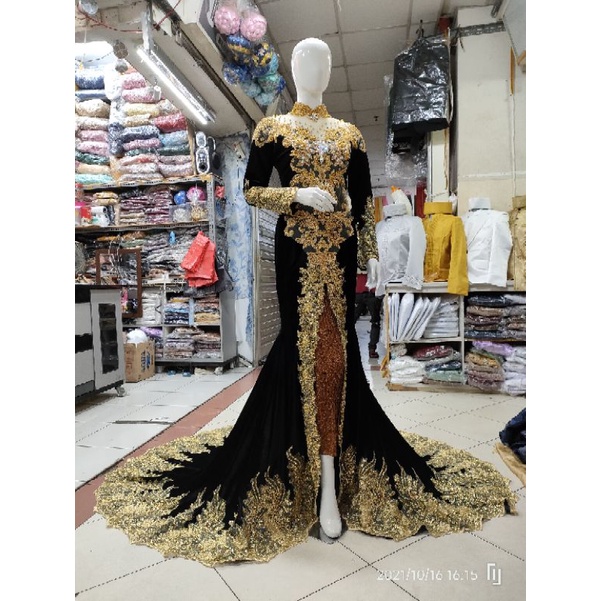 Gaun pengantin bludru model duyung