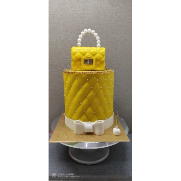 

Kue Ulang Tahun/Birthday Cake Fondant Tas Kuning
