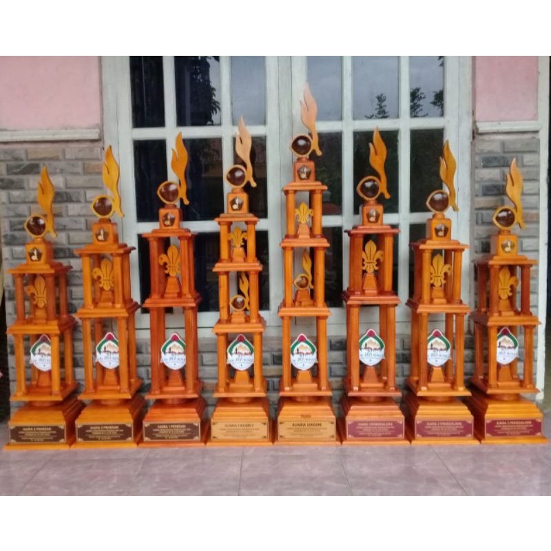 piala pramuka/piala tunas kelapa/piala kayu