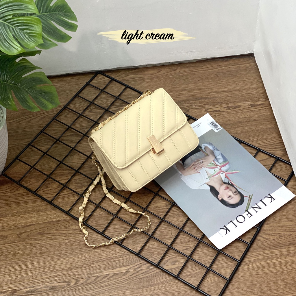 Slingbag Vanesha Embos - Tas Selempang Wanita