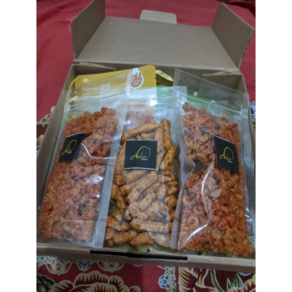

Dus kado atau hampers untuk orang spesial