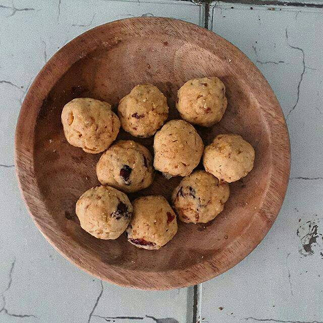 

Cornflake cranberry raisin cookies