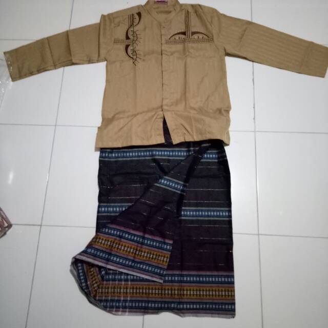 Setelan koko sarung