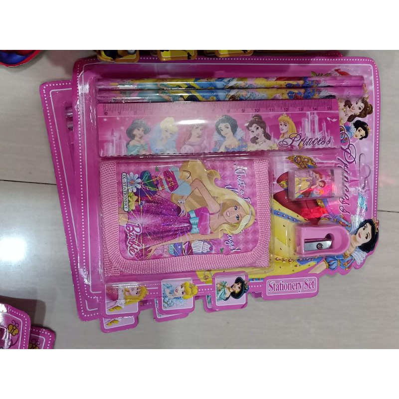 

Alat tulis satu set Karakter anak-anak