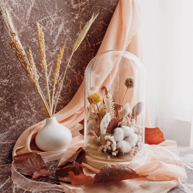 Dried flower glass dome