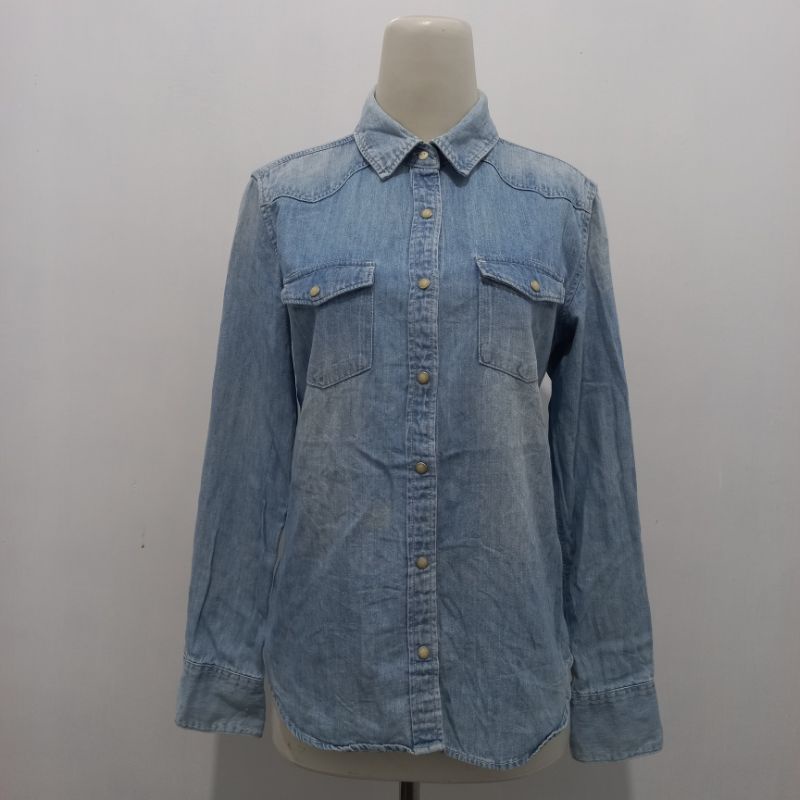 PRELOVED / THRIFT / SECOND KEMEJA JEANS / KEMEJA BLUE DENIM SIZE M - L LIKE NEW