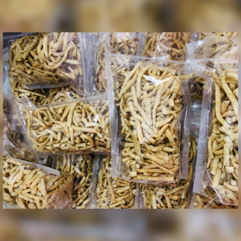 Stik Bawang Keripik Cemilan Gurih Renyah Murah 180gr