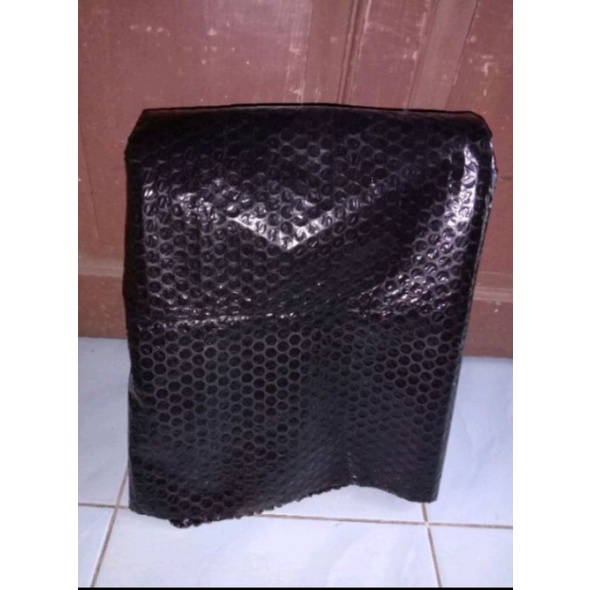 bubble warp , hitam , putih : lebar 125 cm panjang 1 meter , grab gojek