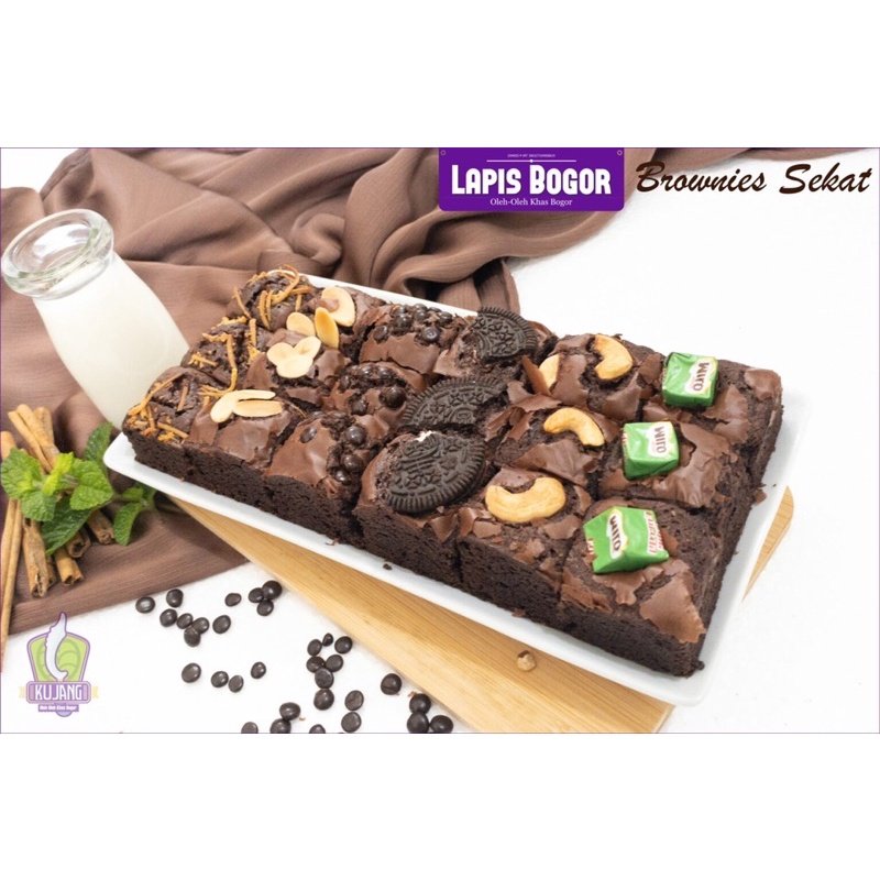 

Kue Brownies panggang sekat topping mix keju almond choco chips oreo milo kacang mede