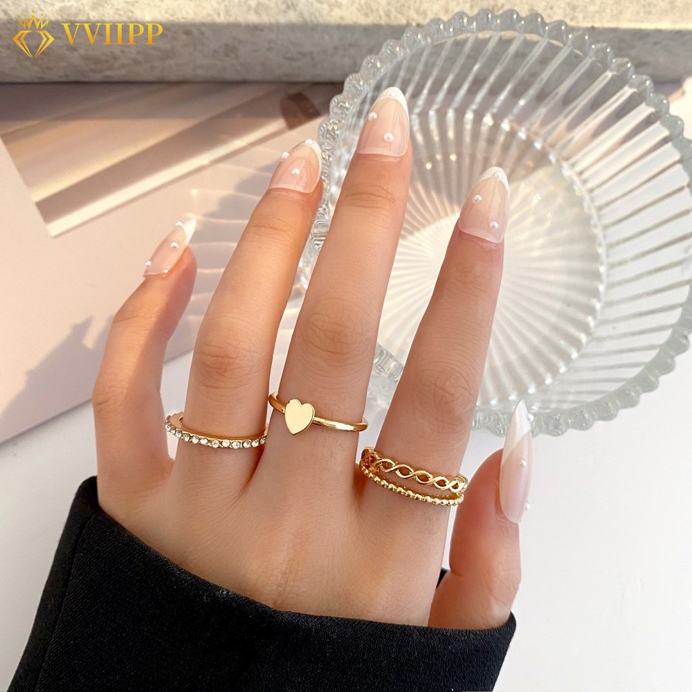 3pcs / set Cincin Model Twist Hollow Bentuk Hati Aksen Kristal Warna Emas Gaya Retro Untuk Wanita