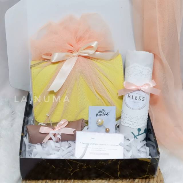 

Hampers Gift Box for Her / giftbox ultah / kado ulang tahun