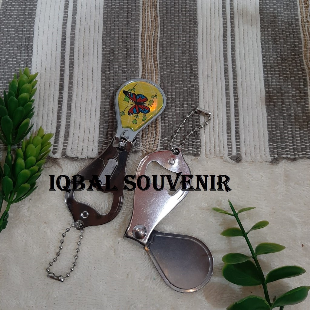 

SOUVENIR GUNTING KUKU KARAKTER 3 IN 1 KEMASAN BOK FREE KARTU UCAPAN