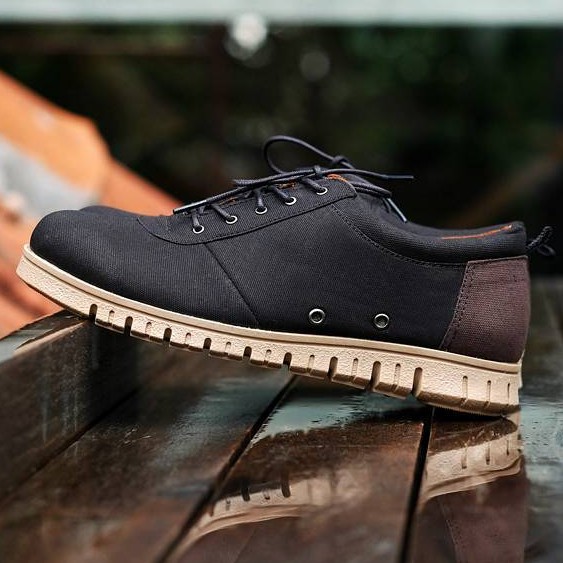 POLKA BLACK |ManNeedMe x FSTP| Sepatu Sneakers Pria Casual Sporty ORI