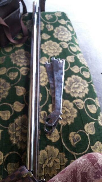 Gantungan Baju Untuk  Rak Kaca Sebagai Tatakan Manekin Simpel Banget