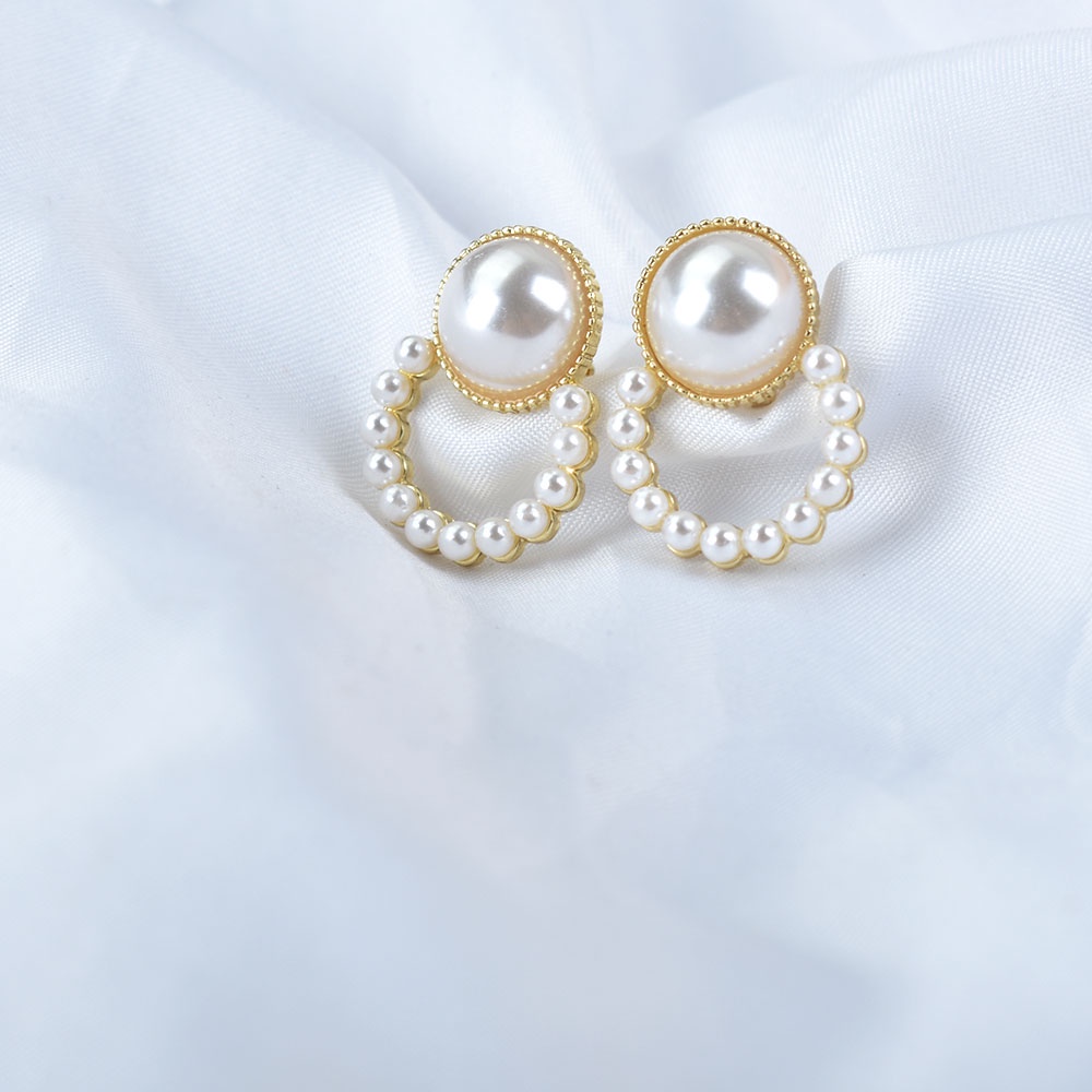 Anting Klip Telinga Bentuk Bulat Geometris Warna Emas Aksen Mutiara Untuk Wanita