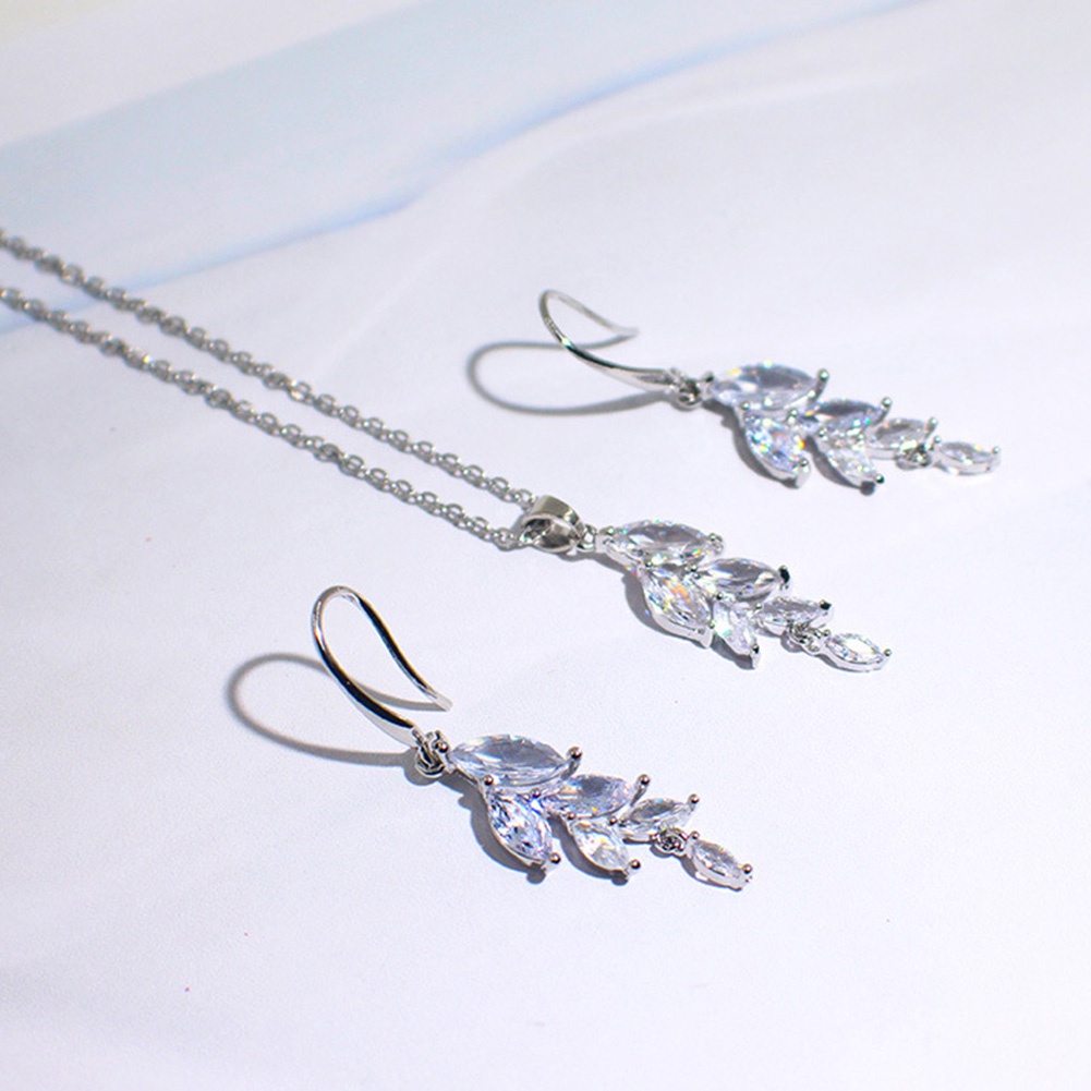 Hu Hu Hu Hu Hu Alat Bantu Pasang Kacamata♡ Set Anting Dan Kalung Rantai Desain Daun Aksen Kristal Berlian Imitasi Untuk Wanita
