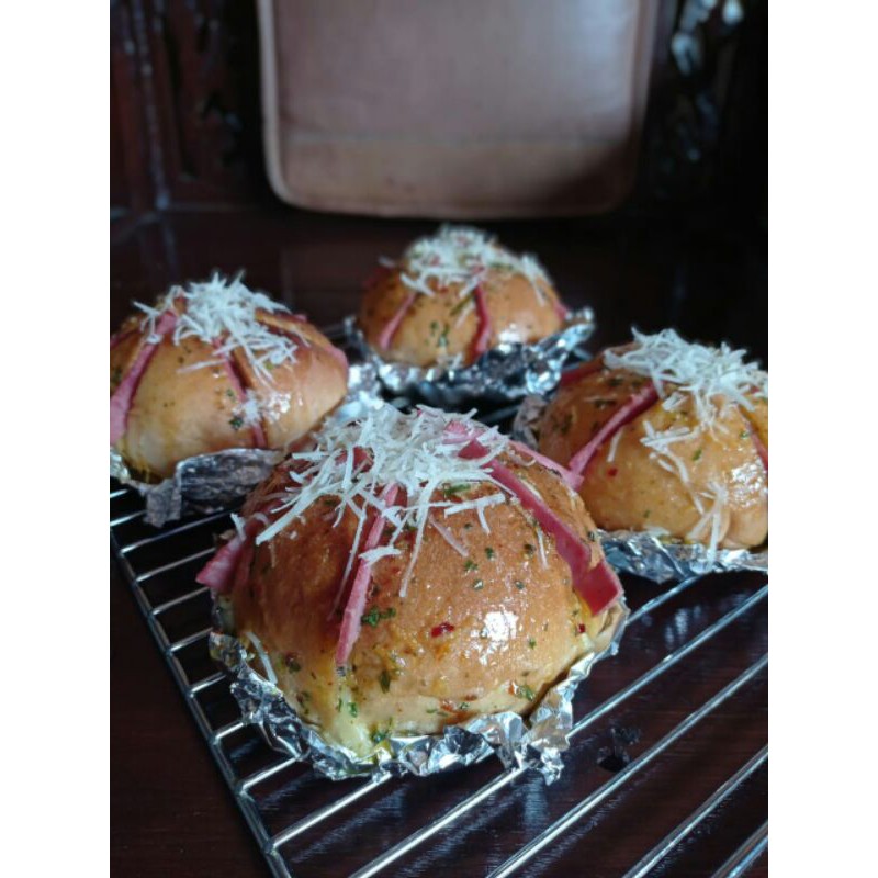 

Korean Garlic Cheese Cread with Smoked Beef. Minimal Order 2pcs