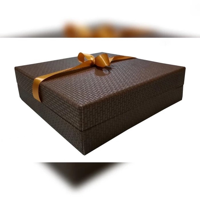 

Kotak Kado Ukuran 19 x 19 x 4