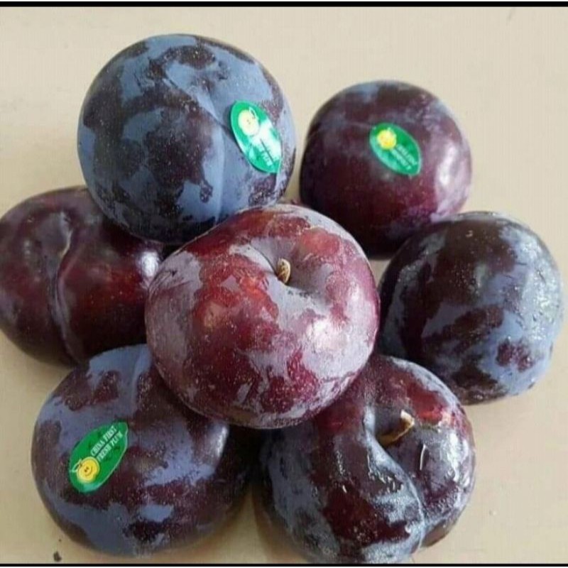 

Buah Plum Segar Manis