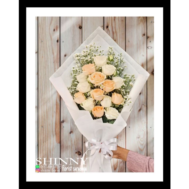 buket wisuda surabaya/buket ulang tahun/buket valentine/buket asli Surabaya/buket mawar putih/buket 