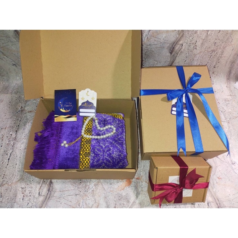

box hampers lebaran /hadiah ulangtahun /paket alat sholat