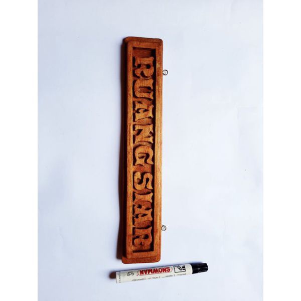 plang nama dan tulisan dari kayu