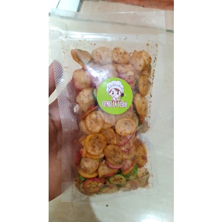

READY !! KERUPUK SEBLAK DAUN JERUK GURIH PEDAS ORIGINAL(100 GRAM) COD