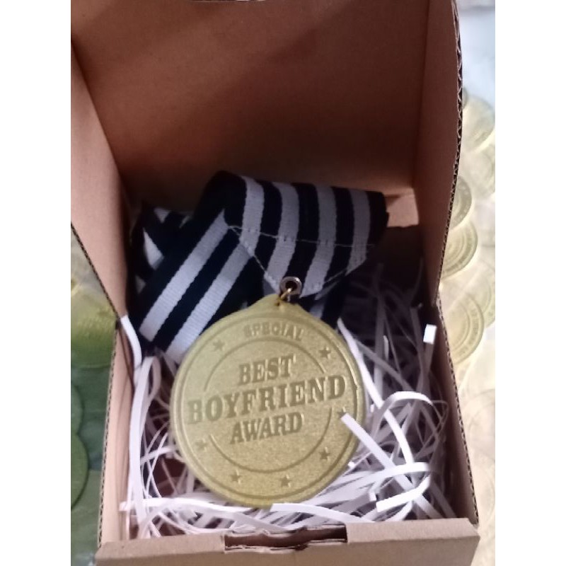 

RB kado box/medali logam/free pita/medali best boyfriend award/free box sesuai dengan gambar